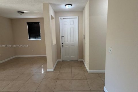 Снять в аренду таунхаус в Майами, Флорида 4 спальни, 177.63м2, № 2005486 - фото 30