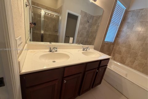 Снять в аренду таунхаус в Майами, Флорида 4 спальни, 177.63м2, № 2005486 - фото 20