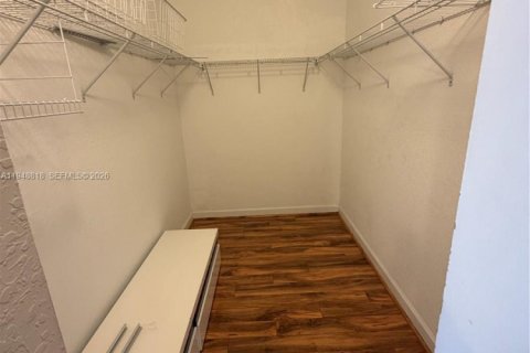 Снять в аренду таунхаус в Майами, Флорида 4 спальни, 177.63м2, № 2005486 - фото 16