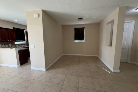 Снять в аренду таунхаус в Майами, Флорида 4 спальни, 177.63м2, № 2005486 - фото 29