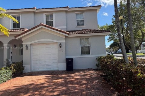 Снять в аренду таунхаус в Майами, Флорида 4 спальни, 177.63м2, № 2005486 - фото 6