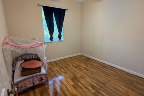 Снять в аренду таунхаус в Майами, Флорида 4 спальни, 177.63м2, № 2005486 - фото 11