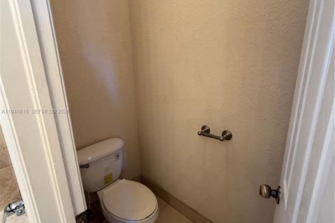 Снять в аренду таунхаус в Майами, Флорида 4 спальни, 177.63м2, № 2005486 - фото 21