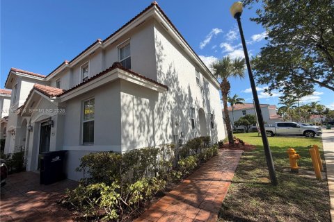 Снять в аренду таунхаус в Майами, Флорида 4 спальни, 177.63м2, № 2005486 - фото 9