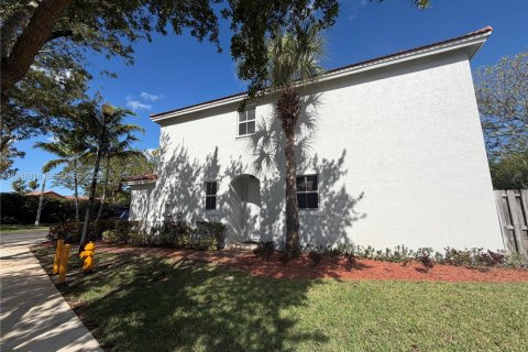 Снять в аренду таунхаус в Майами, Флорида 4 спальни, 177.63м2, № 2005486 - фото 3