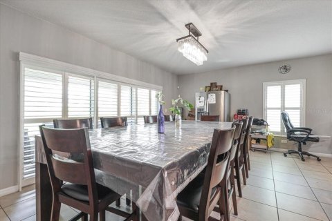 House in Davenport, Florida 6 bedrooms, 326.83 sq.m. № 1876635 - photo 23