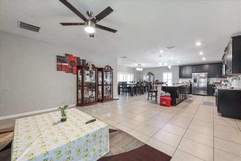 House in Davenport, Florida 6 bedrooms, 326.83 sq.m. № 1876635 - photo 13