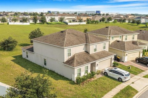 House in Davenport, Florida 6 bedrooms, 326.83 sq.m. № 1876635 - photo 1