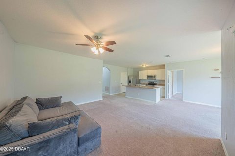 House in Port Orange, Florida 3 bedrooms, 157 sq.m. № 1775538 - photo 17
