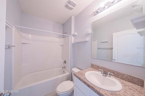 House in Port Orange, Florida 3 bedrooms, 157 sq.m. № 1775538 - photo 26