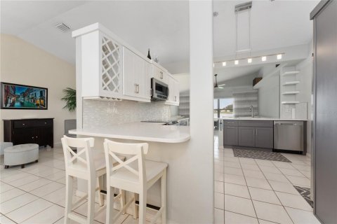 House in Kissimmee, Florida 3 bedrooms, 166.95 sq.m. № 2259281 - photo 16