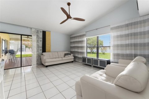House in Kissimmee, Florida 3 bedrooms, 166.95 sq.m. № 2259281 - photo 19