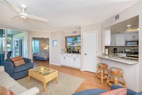 Condo in Placida, Florida, 2 bedrooms  № 2310156 - photo 19