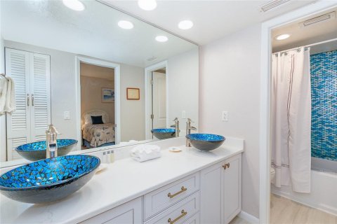 Condo in Placida, Florida, 2 bedrooms  № 2310156 - photo 8