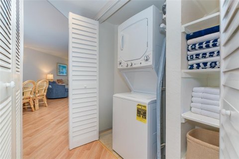 Condo in Placida, Florida, 2 bedrooms  № 2310156 - photo 5