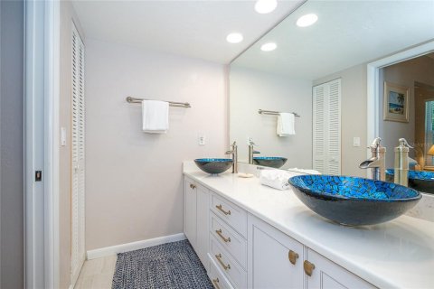 Condo in Placida, Florida, 2 bedrooms  № 2310156 - photo 10