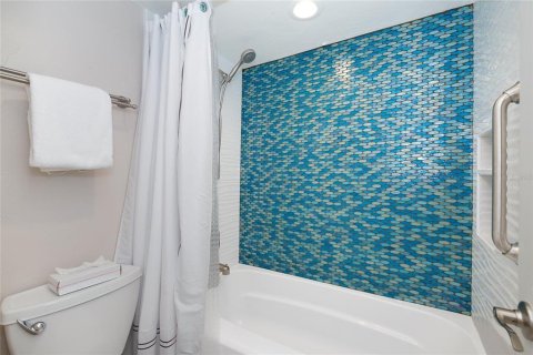 Condo in Placida, Florida, 2 bedrooms  № 2310156 - photo 9