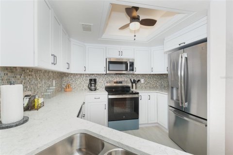 Condo in Placida, Florida, 2 bedrooms  № 2310156 - photo 15