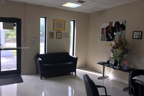 Immobilier commercial à vendre à Miami Gardens, Floride № 2082733 - photo 7