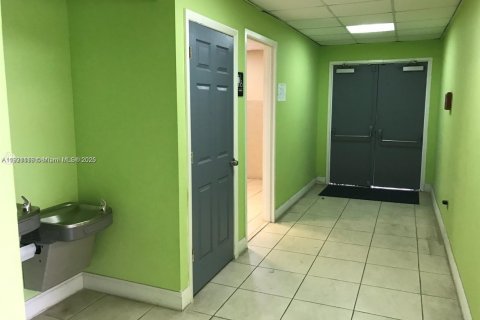 Immobilier commercial à vendre à Miami Gardens, Floride № 2082733 - photo 17