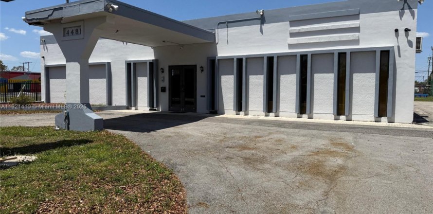 Immobilier commercial à Miami Gardens, Floride № 2082733