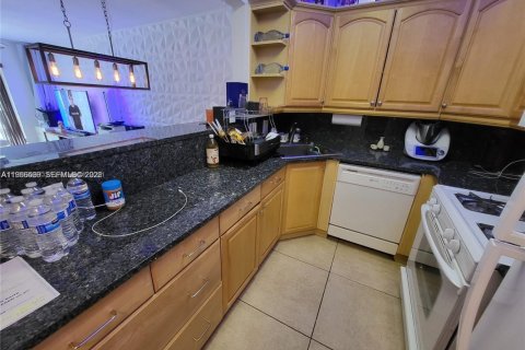 Condo in Pinecrest, Florida, 1 bedroom  № 2028238 - photo 4