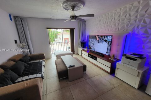 Condo in Pinecrest, Florida, 1 bedroom  № 2028238 - photo 3