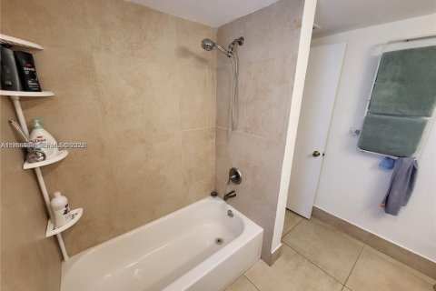 Condo in Pinecrest, Florida, 1 bedroom  № 2028238 - photo 6