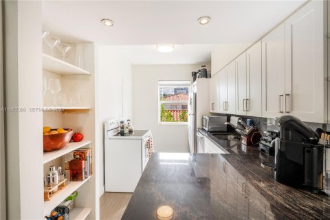 Снять в аренду кондоминиум в Майами-Бич, Флорида 2 спальни, 65.03м2, № 2011850 - фото 3