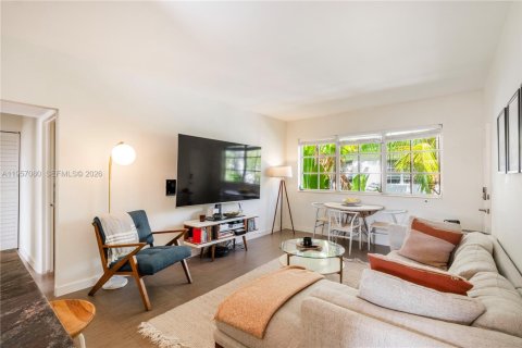 Снять в аренду кондоминиум в Майами-Бич, Флорида 2 спальни, 65.03м2, № 2011850 - фото 2