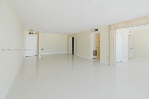 Condo in Miami Beach, Florida, 2 bedrooms  № 1783638 - photo 6