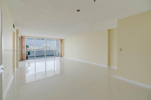 Condo in Miami Beach, Florida, 2 bedrooms  № 1783638 - photo 4