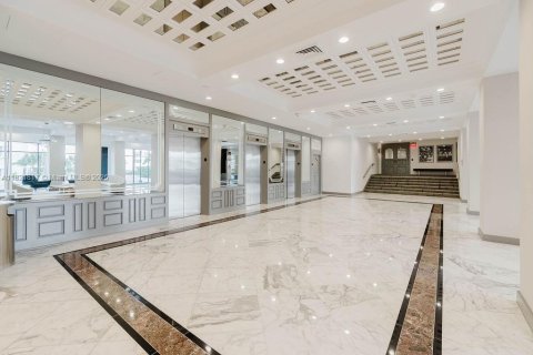 Condo in Miami Beach, Florida, 2 bedrooms  № 1783638 - photo 20