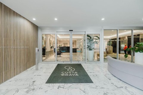 Condo in Miami Beach, Florida, 2 bedrooms  № 1783638 - photo 29