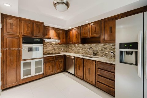 Condo in Miami Beach, Florida, 2 bedrooms  № 1783638 - photo 9