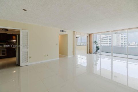 Condo in Miami Beach, Florida, 2 bedrooms  № 1783638 - photo 5