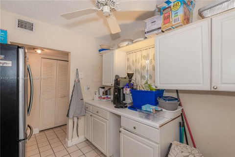 Condominio en venta en Lauderdale Lakes, Florida, 2 dormitorios, 93.83 m2 № 2013011 - foto 17