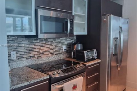 Condo in Miami, Florida, 2 bedrooms  № 1863803 - photo 6