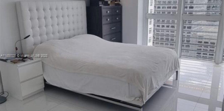 Condo in Miami, Florida, 2 bedrooms  № 1863803