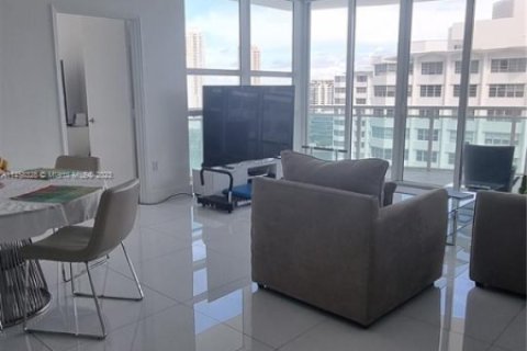 Condo in Miami, Florida, 2 bedrooms  № 1863803 - photo 3