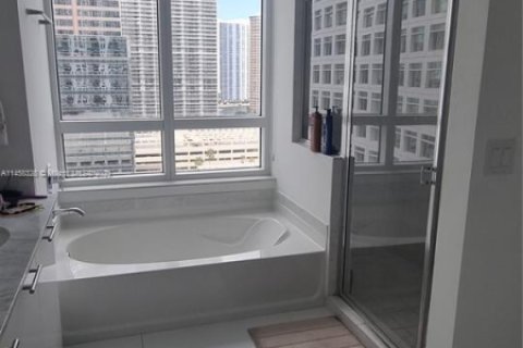 Condo in Miami, Florida, 2 bedrooms  № 1863803 - photo 2