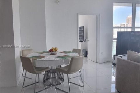 Condo in Miami, Florida, 2 bedrooms  № 1863803 - photo 4