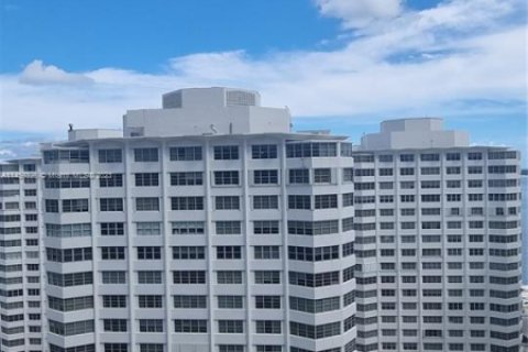 Condo in Miami, Florida, 2 bedrooms  № 1863803 - photo 11