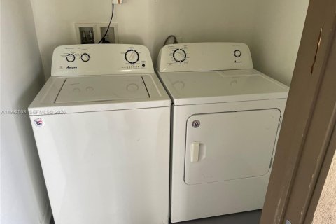 Condo in Miami, Florida, 2 bedrooms № 2062914 - photo 24