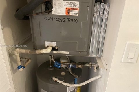 Condo in Miami, Florida, 2 bedrooms № 2062914 - photo 26