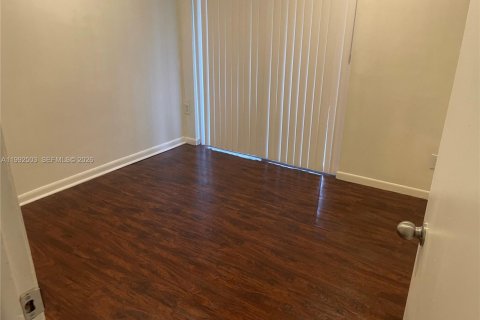 Condo in Miami, Florida, 2 bedrooms № 2062914 - photo 16