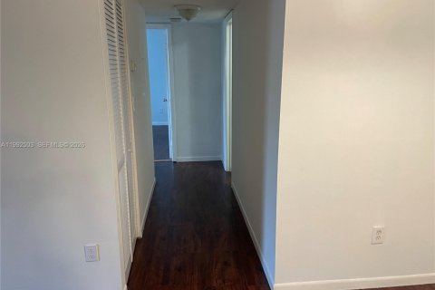 Condo in Miami, Florida, 2 bedrooms № 2062914 - photo 13