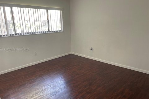 Condo in Miami, Florida, 2 bedrooms № 2062914 - photo 18