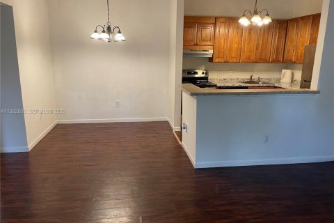 Condo in Miami, Florida, 2 bedrooms № 2062914 - photo 4