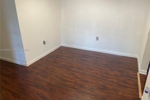 Condo in Miami, Florida, 2 bedrooms № 2062914 - photo 8